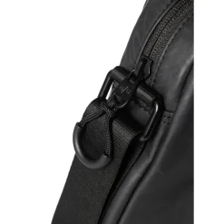 a/u by aunts & unclesOnga RE