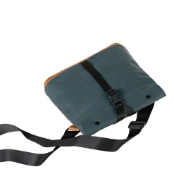 a/u by aunts & unclesYao