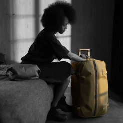 THULEAION Wheeled Duffle Bag 70cm/28