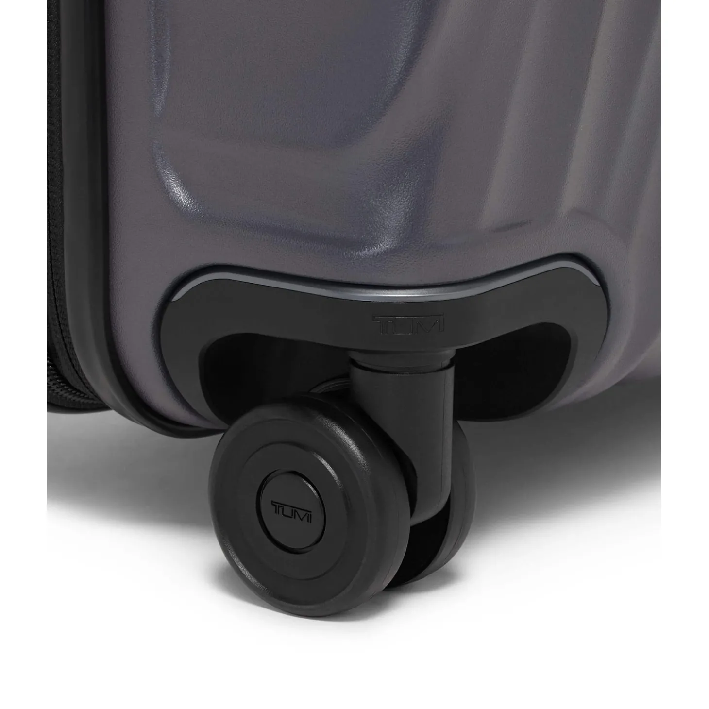 TUMI19 DEGREE Continental Expandable 4 Wheel Carry-On