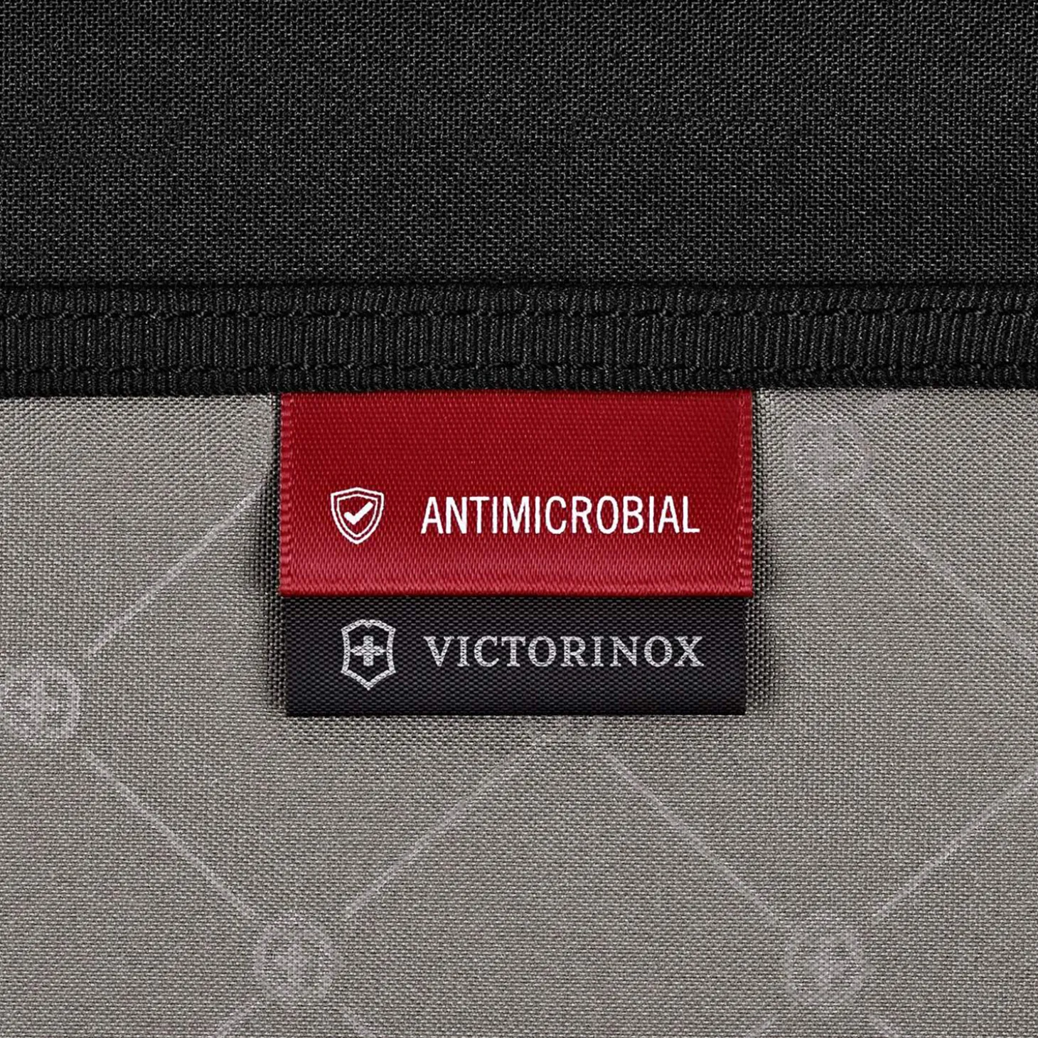 VictorinoxTravel Essentials Medium Packmaster